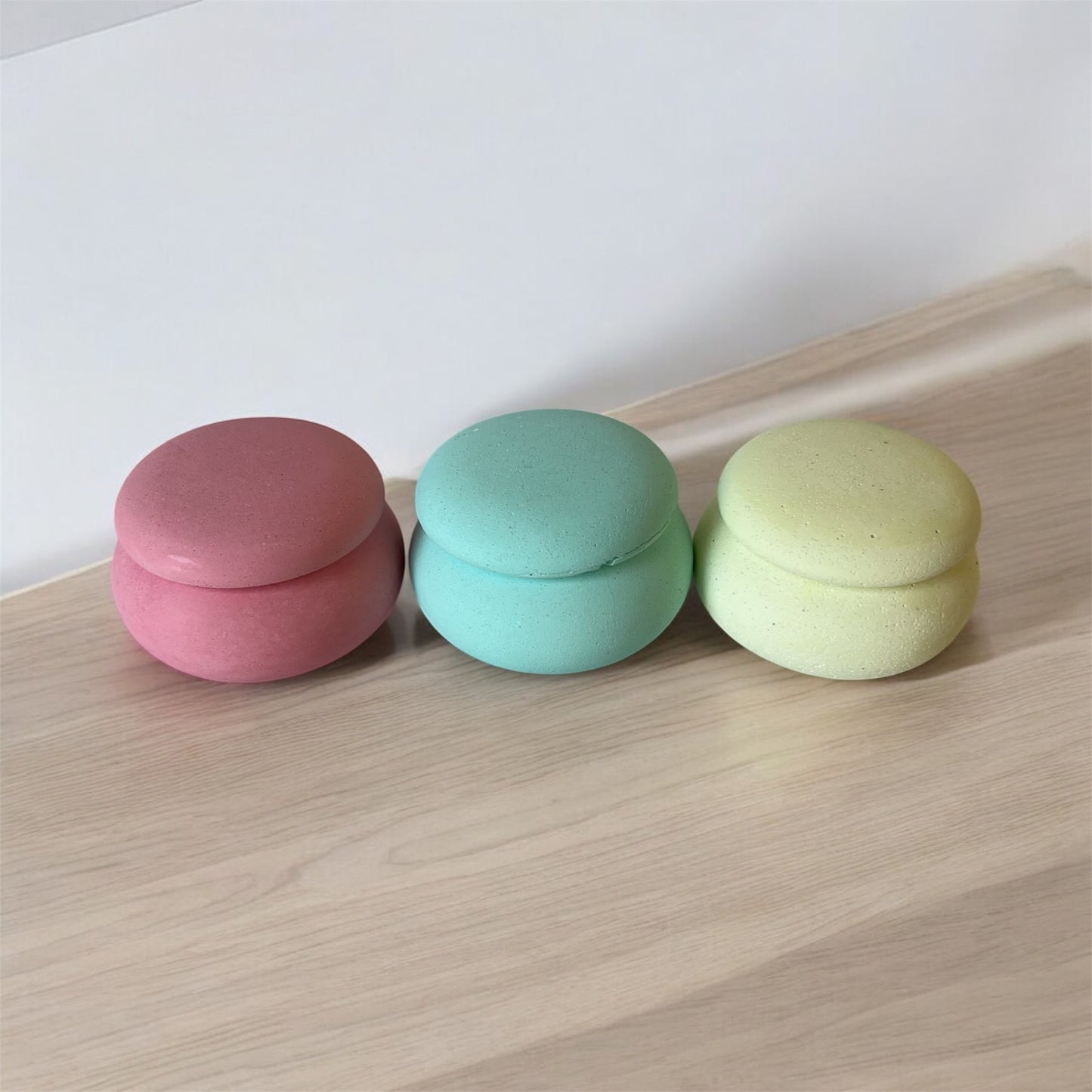 μινιμαλ μπομπονιέρες σε σχήμα macaron 