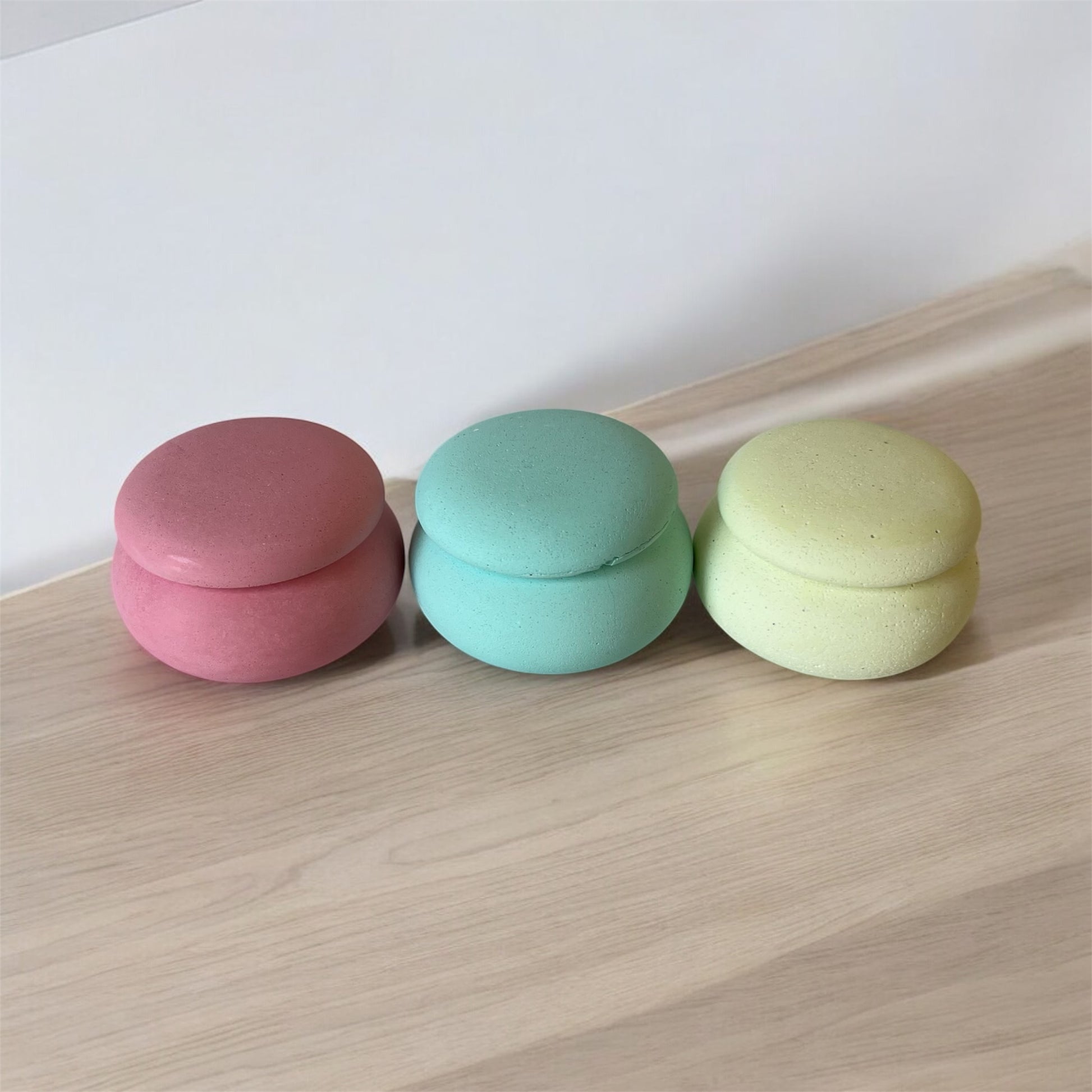 μινιμαλ μπομπονιέρες σε σχήμα macaron 