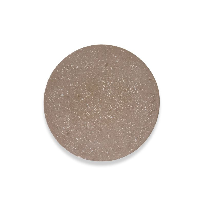 Χειροποίητος στρογγυλός δίσκος διακόσμησης διαμέτρου 25εκ, σε χρώμα φυσικό καφέ και λευκές ψηφίδες 